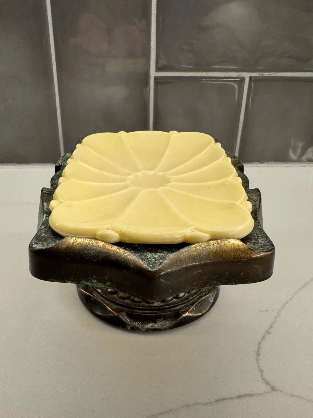 Vintage Carriage House Pedestal Soap Dish
